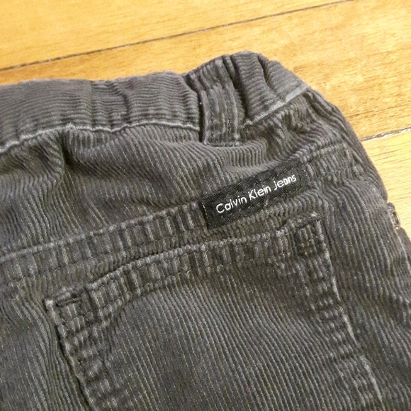 Size 18M grey Calvin Klein Baby cordaroys - Picture 4 of 7